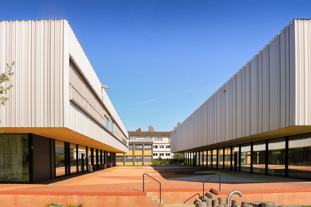 Primarschule mit Turnhallen - Ansicht Südost - Konstrukt AG - 2013 - Emmenbrücke